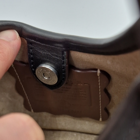 Elegant Black Leather Handbag - Picture 4 of 4